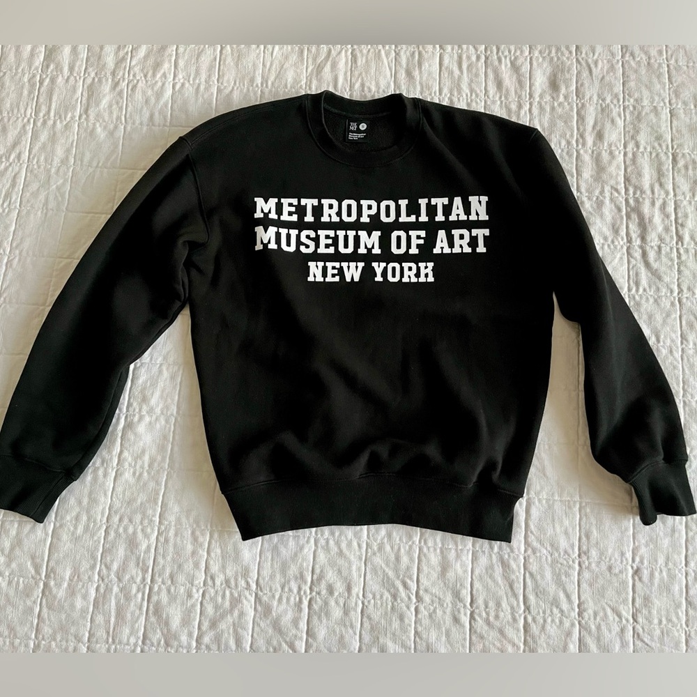 Metropolitan Museum of Art sweatshirt. Size S.
